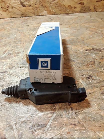 Corsa A Kadett E Antrieb Zentralverriegelung vorne links original GM Opel NEU