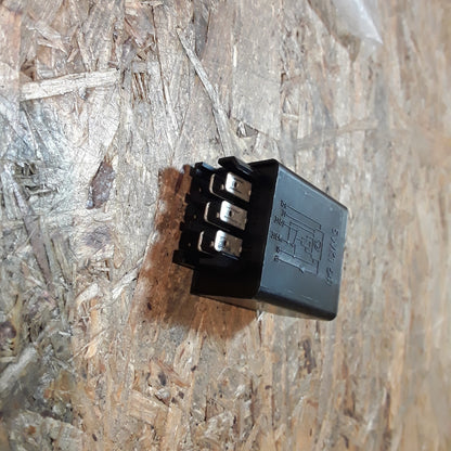 Ascona B Manta B Relais Scheibenwaschanlage original GM Opel NEU