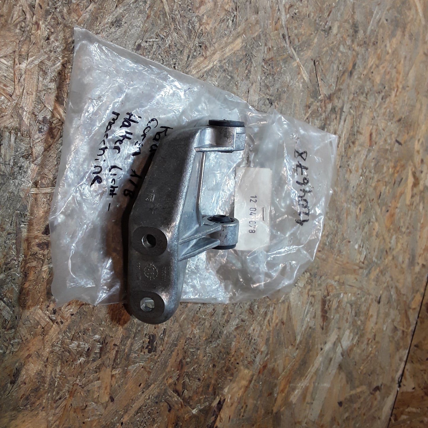 Kadett D/E Corsa A/B Halter Lichtmaschine original GM Opel NEU