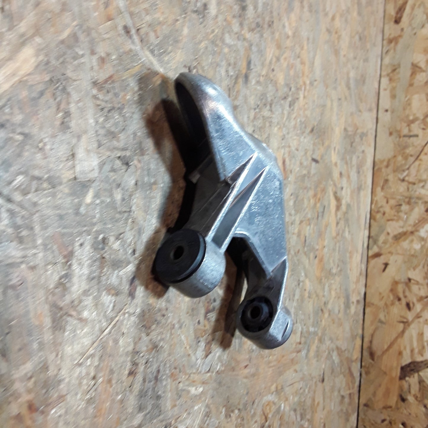 Kadett D/E Corsa A/B Halter Lichtmaschine original GM Opel NEU
