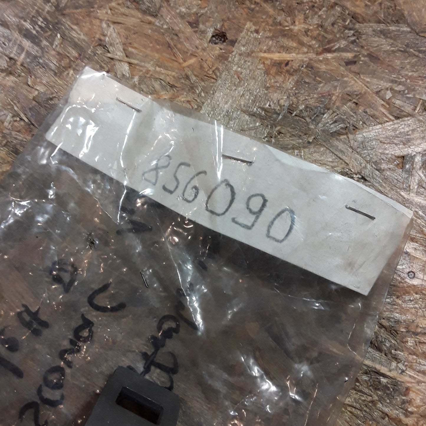 Ascona C Kadett D 1,6D Halter Auspuffrohr vorne original GM Opel NEU