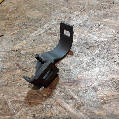 Ascona C Kadett D 1,6D Halter Auspuffrohr vorne original GM Opel NEU