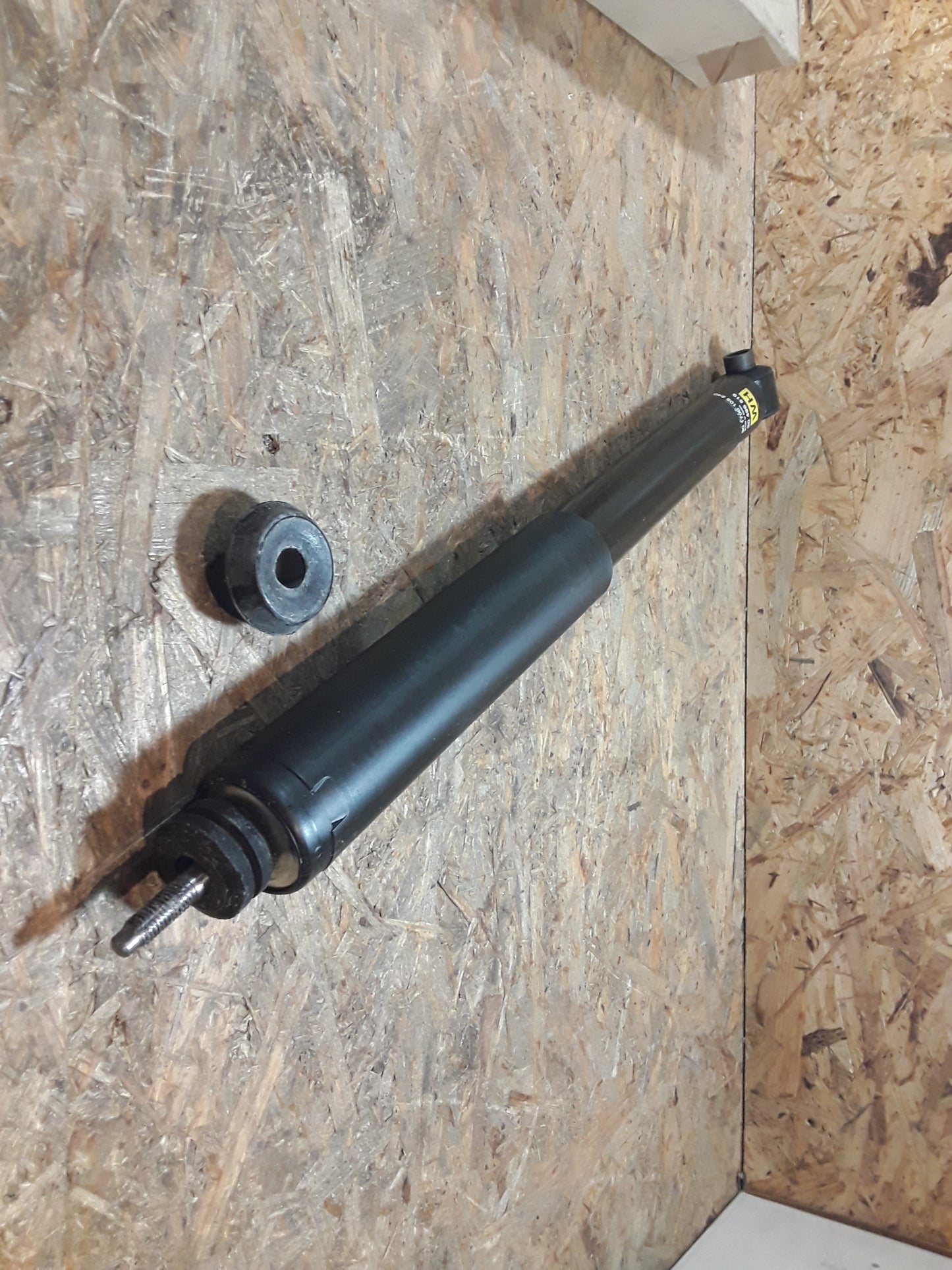 Omega B Caravan Stoßdämpfer hinten original GM Opel NEU