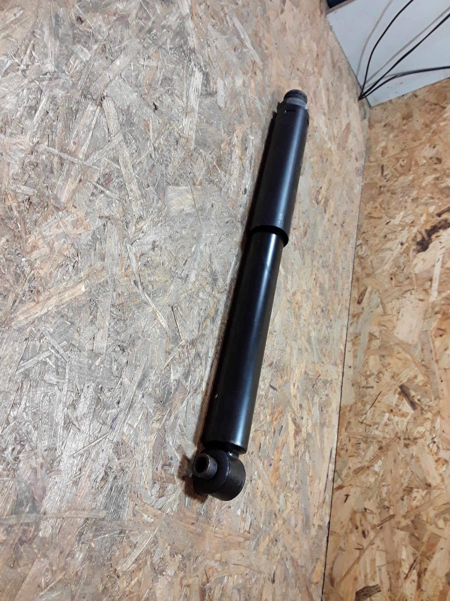 Omega B Caravan Stoßdämpfer hinten original GM Opel NEU