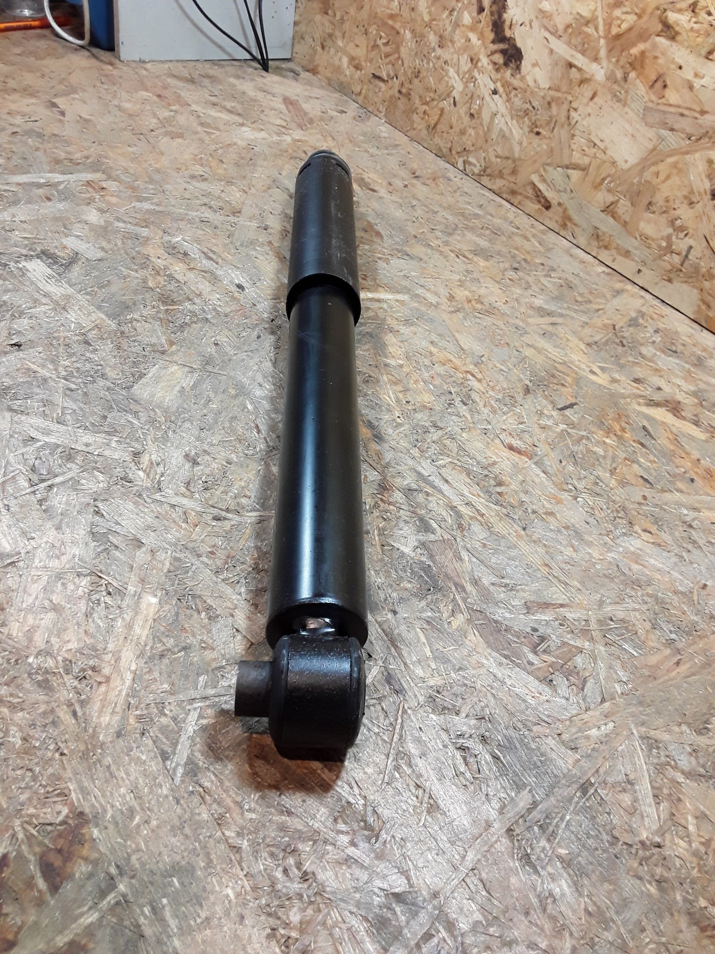 Omega B Caravan Stoßdämpfer hinten original GM Opel NEU