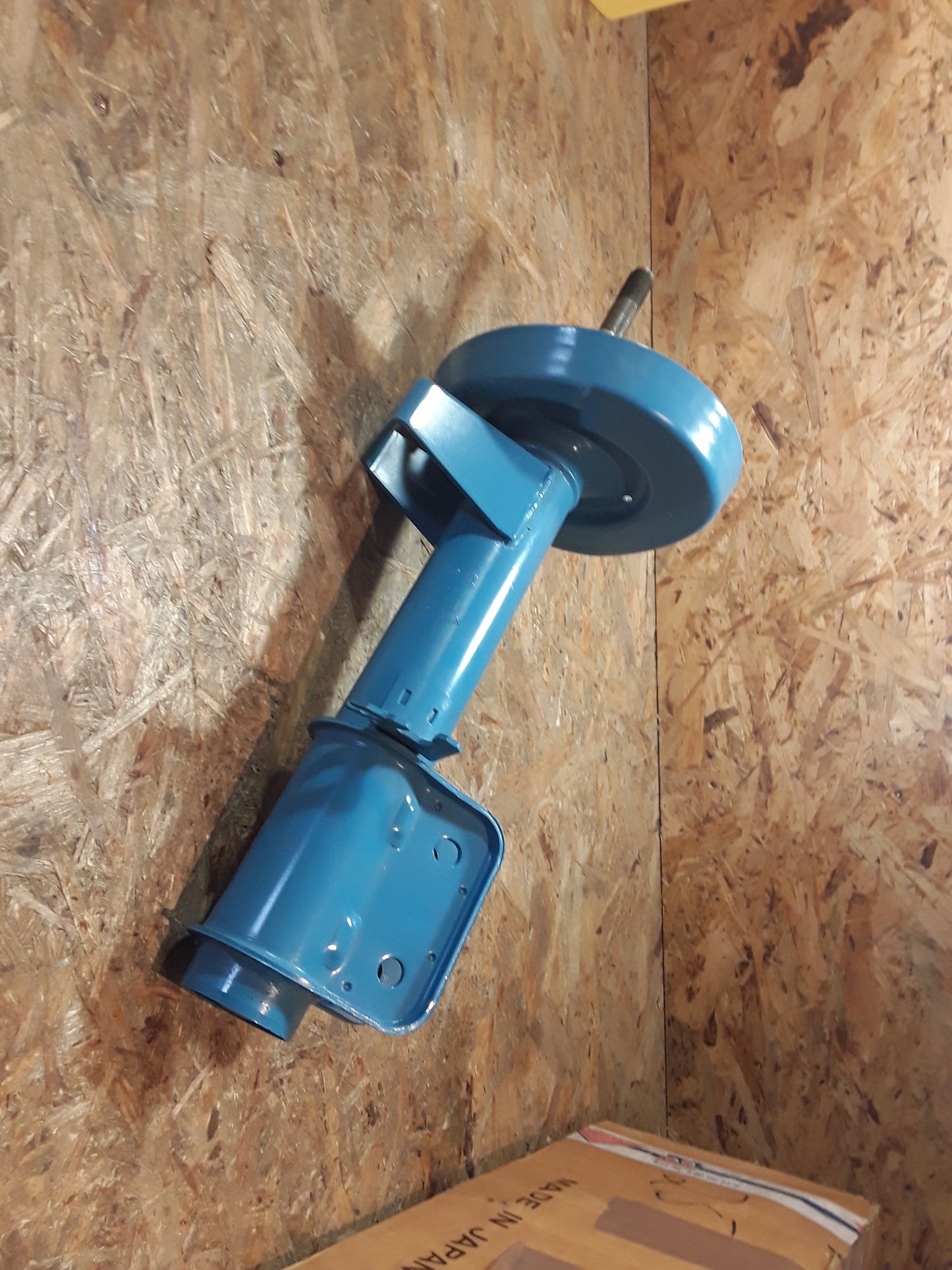 Omega B  Senator B Stoßdämpfer vorne links original GM Opel NEU