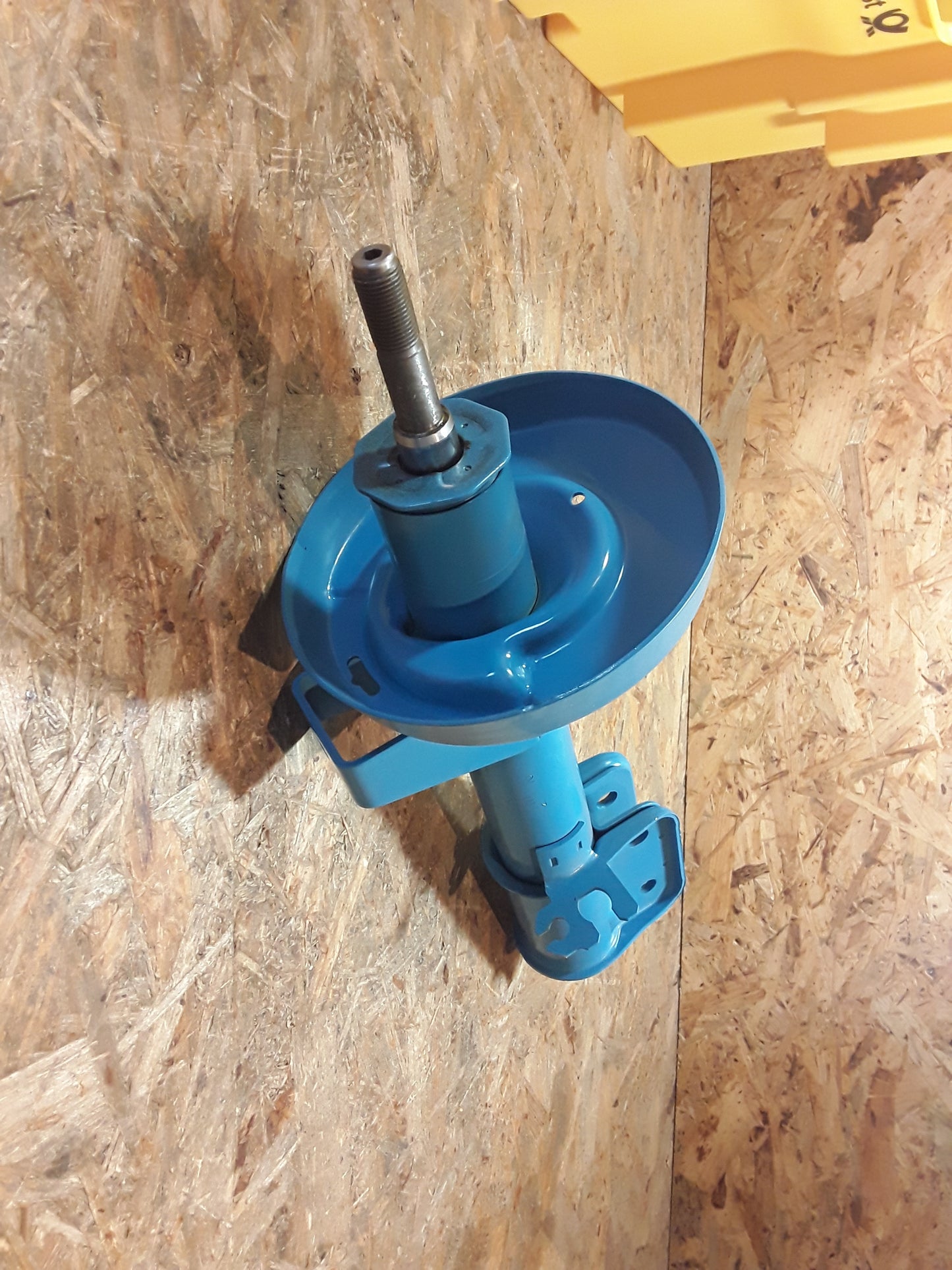 Omega B  Senator B Stoßdämpfer vorne links original GM Opel NEU