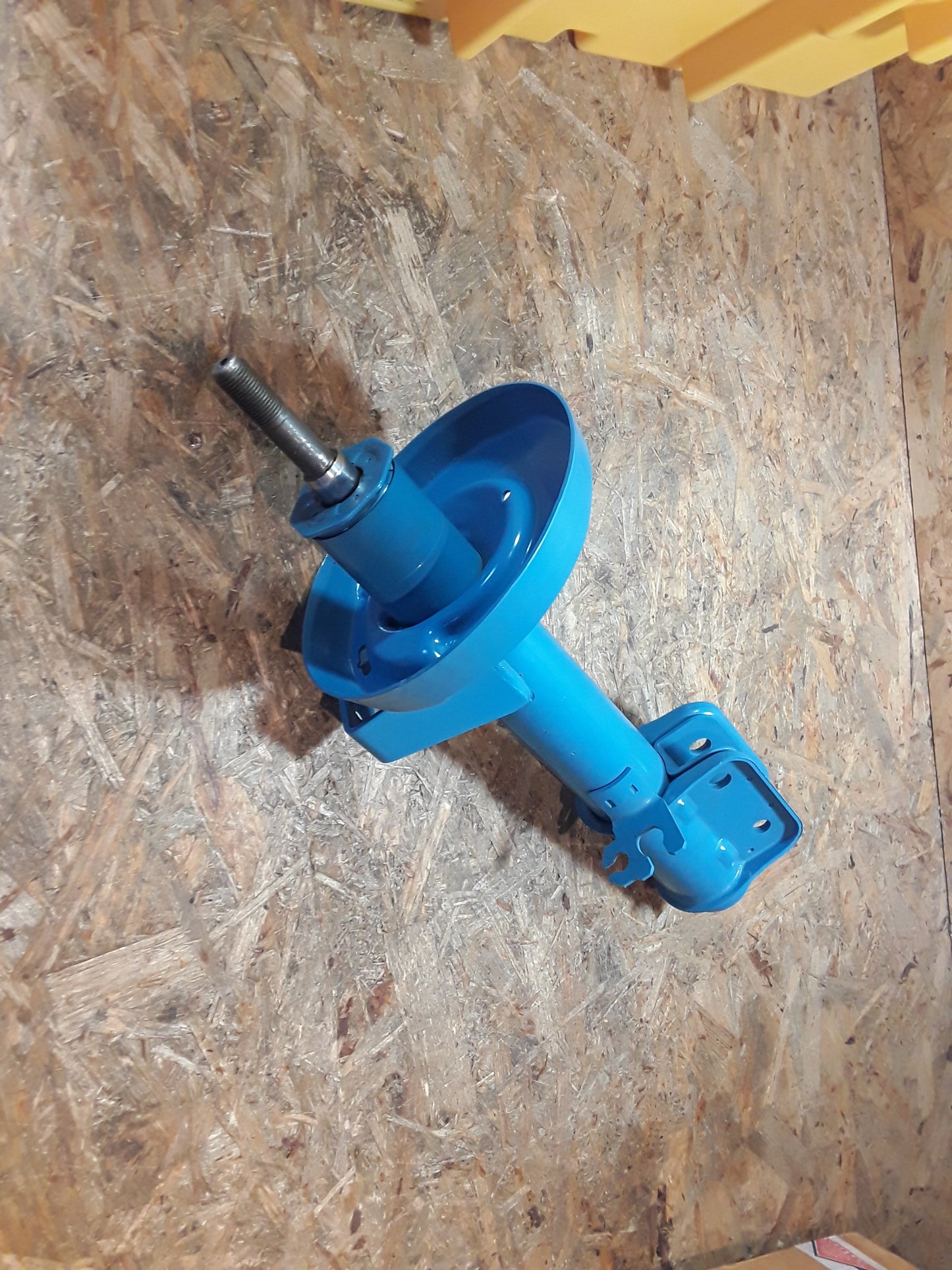 Omega B  Senator B Stoßdämpfer vorne links original GM Opel NEU