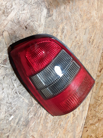 Vectra B Caravan Heckleuchte links original GM Opel NEU