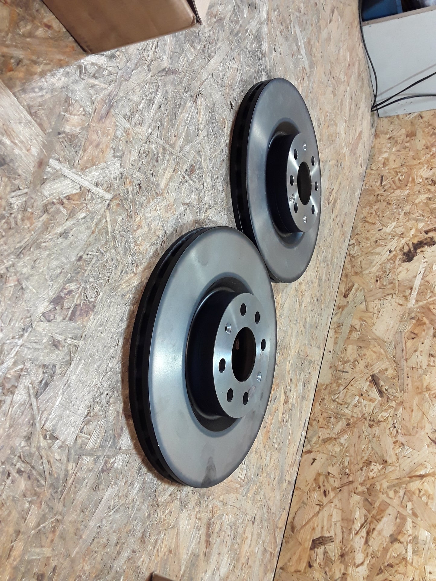 Corsa D 1,3CDTi &5/90/95PS Bremsscheibensatz 284mm belüftet original GM Opel NEU