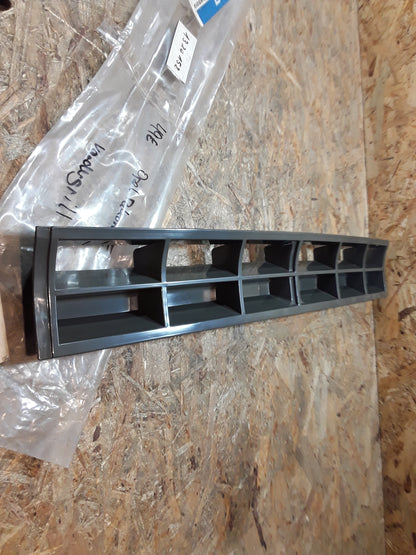 Rekord E Vordergrill original GM Opel NEU