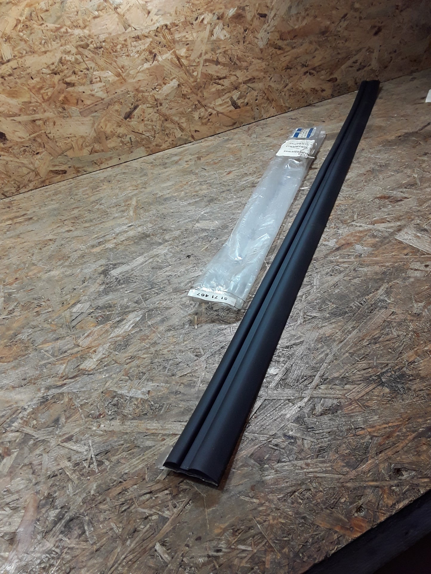 Astra F Schutzzierleiste Vordertüre links original GM Opel NEU