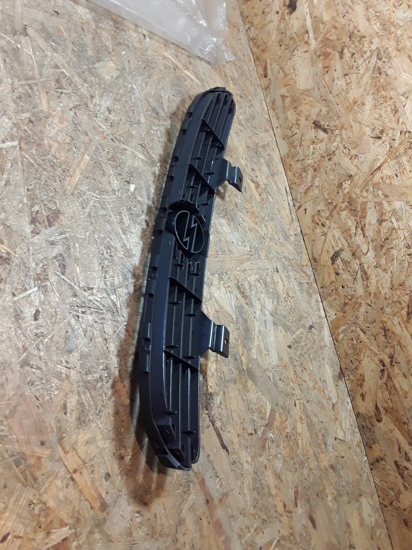 Corsa B Kühlergrill original GM Opel NEU