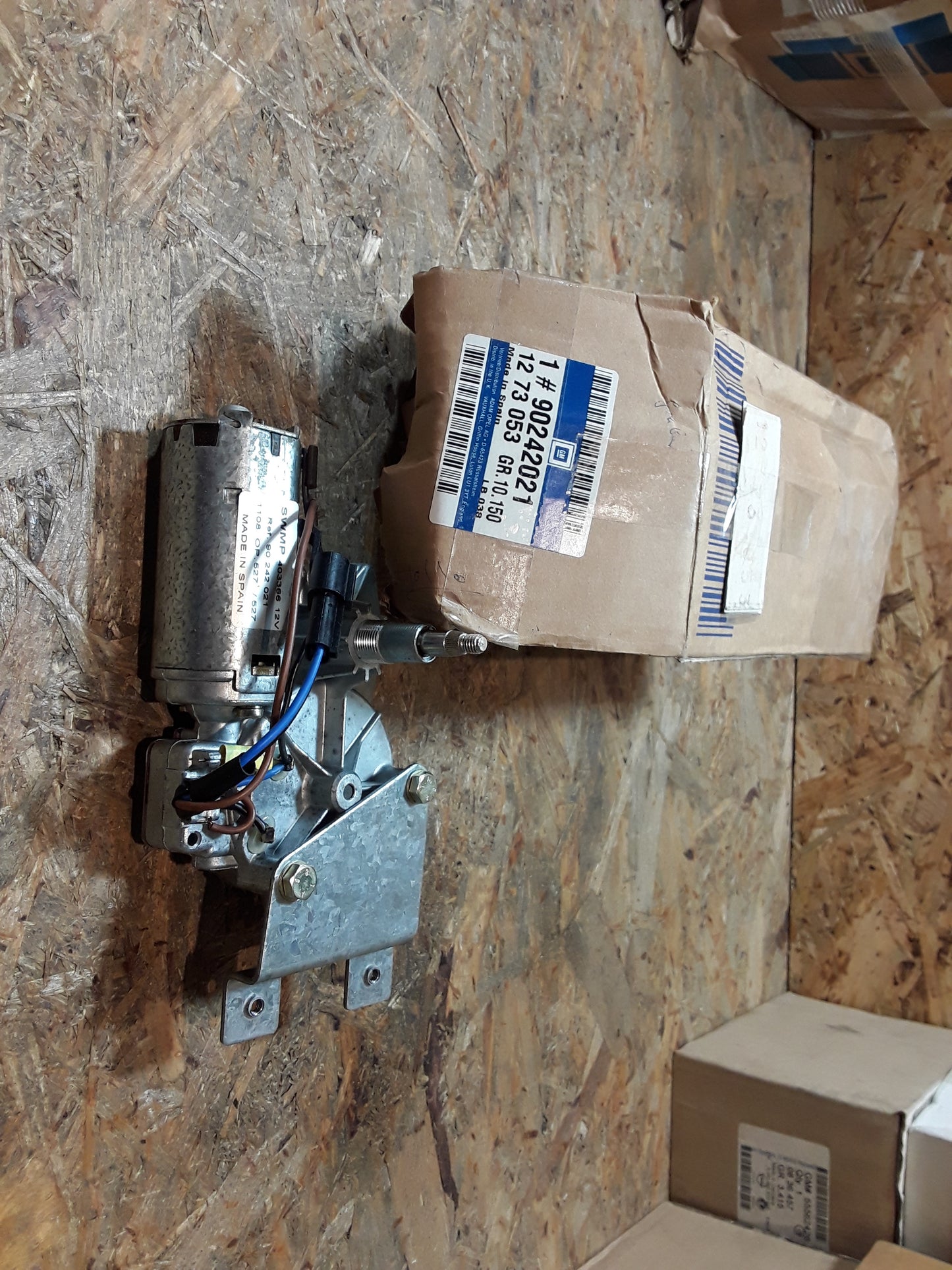 Kadett E Caravan Wischermotor hinten original GM Opel NEU