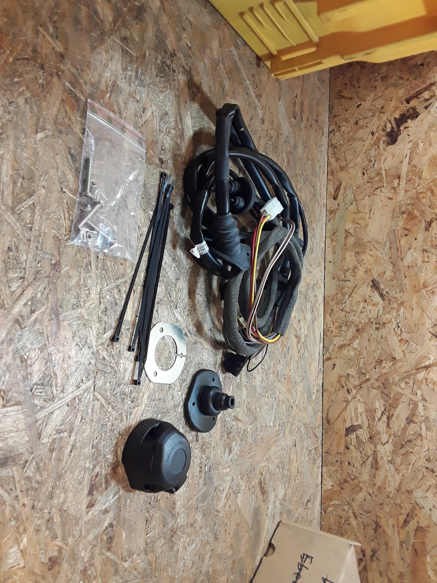 Vivaro bis Bj 03 E-Satz Anhängerzugvorrichtung 13-polig original GM Opel NEU