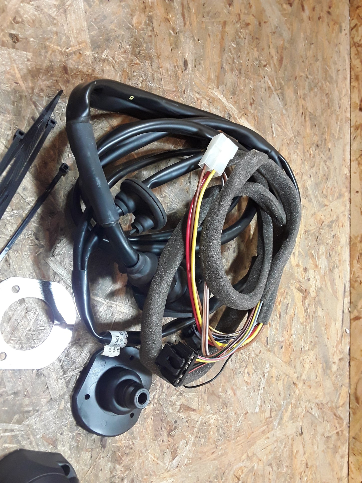 Vivaro bis Bj 03 E-Satz Anhängerzugvorrichtung 13-polig original GM Opel NEU