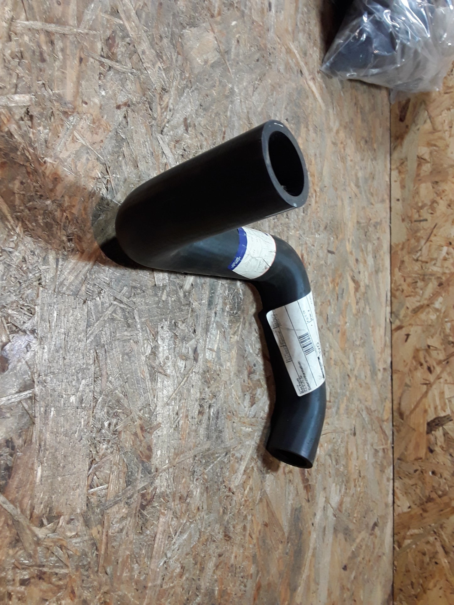 Ford Fiesta 94-96 1,3 Schlauch an Klimaanlage original GM Opel NEU