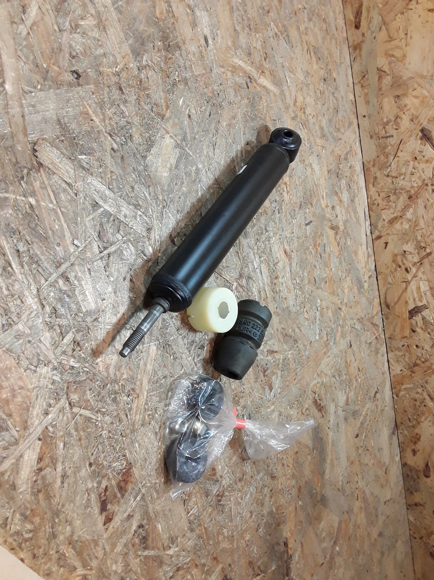 Corsa A Stoßdämpfer Hinterachse original GM Opel NEU