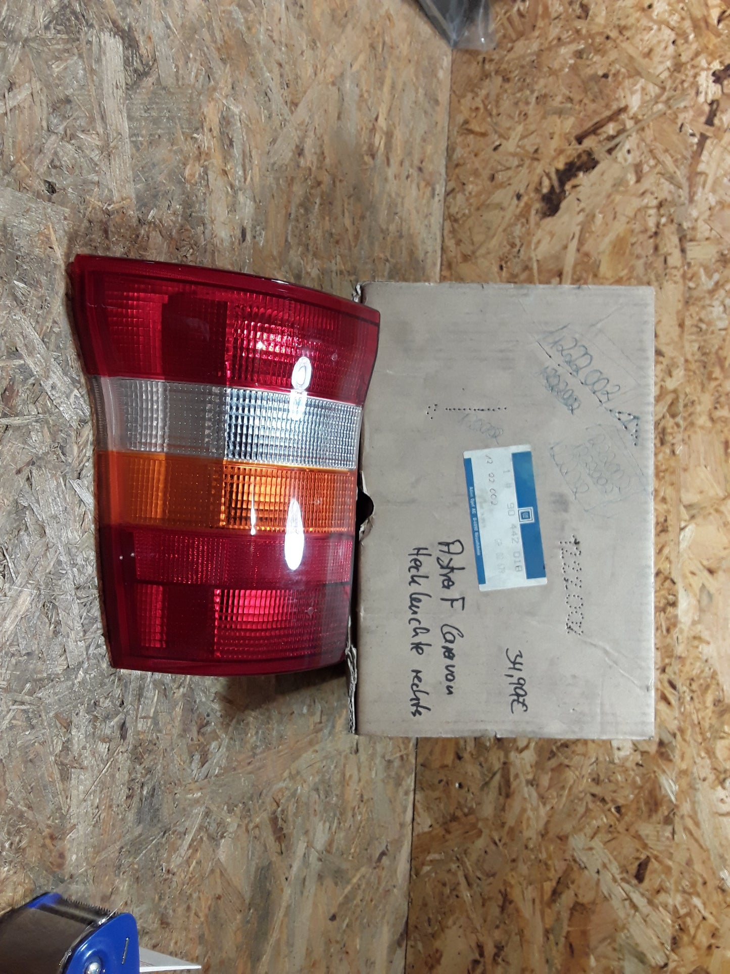 Astra F Caravan Heckleuchte rechts original GM Opel NEU