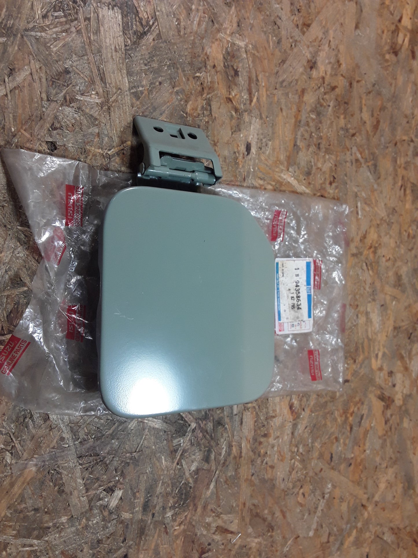 Monterey Benzinklappe original GM Opel NEU