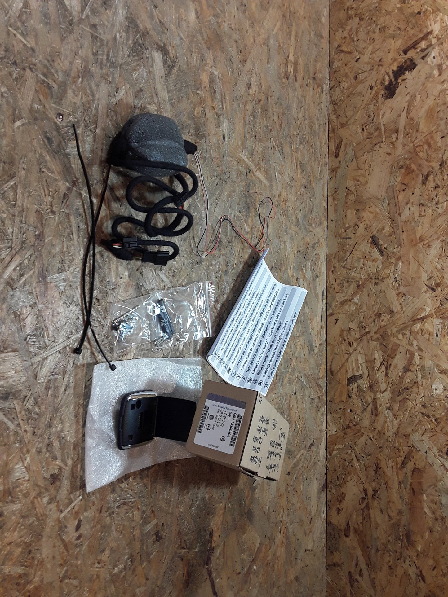 Astra J Andockstation Amaturenbrett Flexdock Basis für CD300/400/400+/NAVI600/NAVI900 original GM Opel NEU