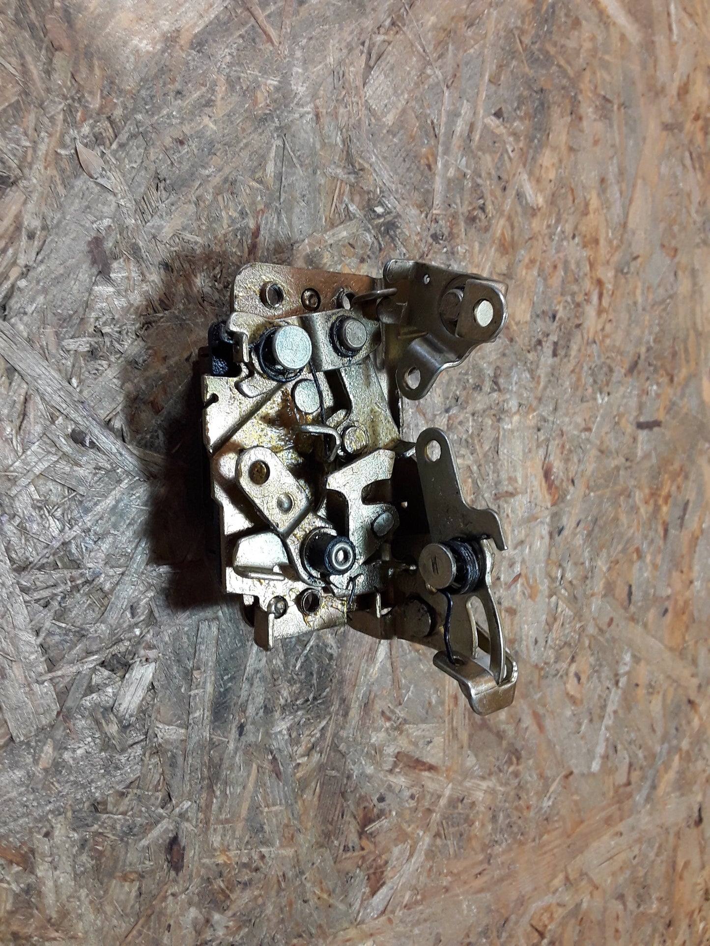 Kadett E Daewoo Nexia Türschloss hinten rechts original GM Opel NEU