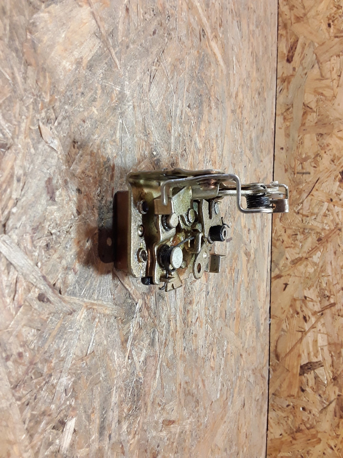 Kadett E Daewoo Nexia Türschloss hinten rechts original GM Opel NEU