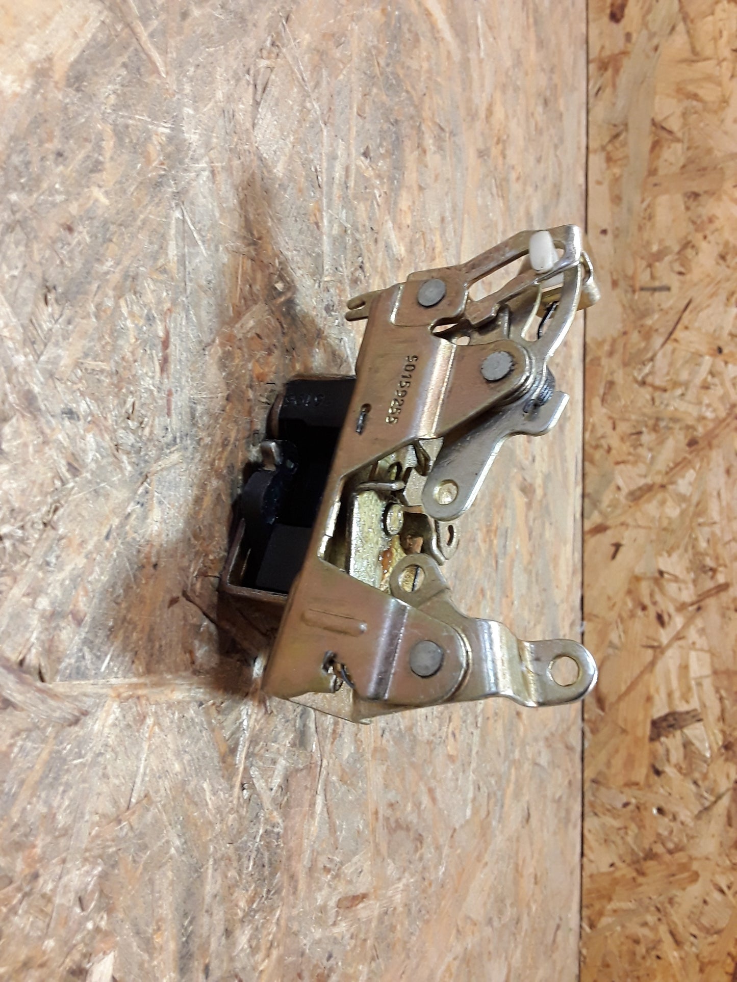 Kadett E Daewoo Nexia Türschloss hinten rechts original GM Opel NEU