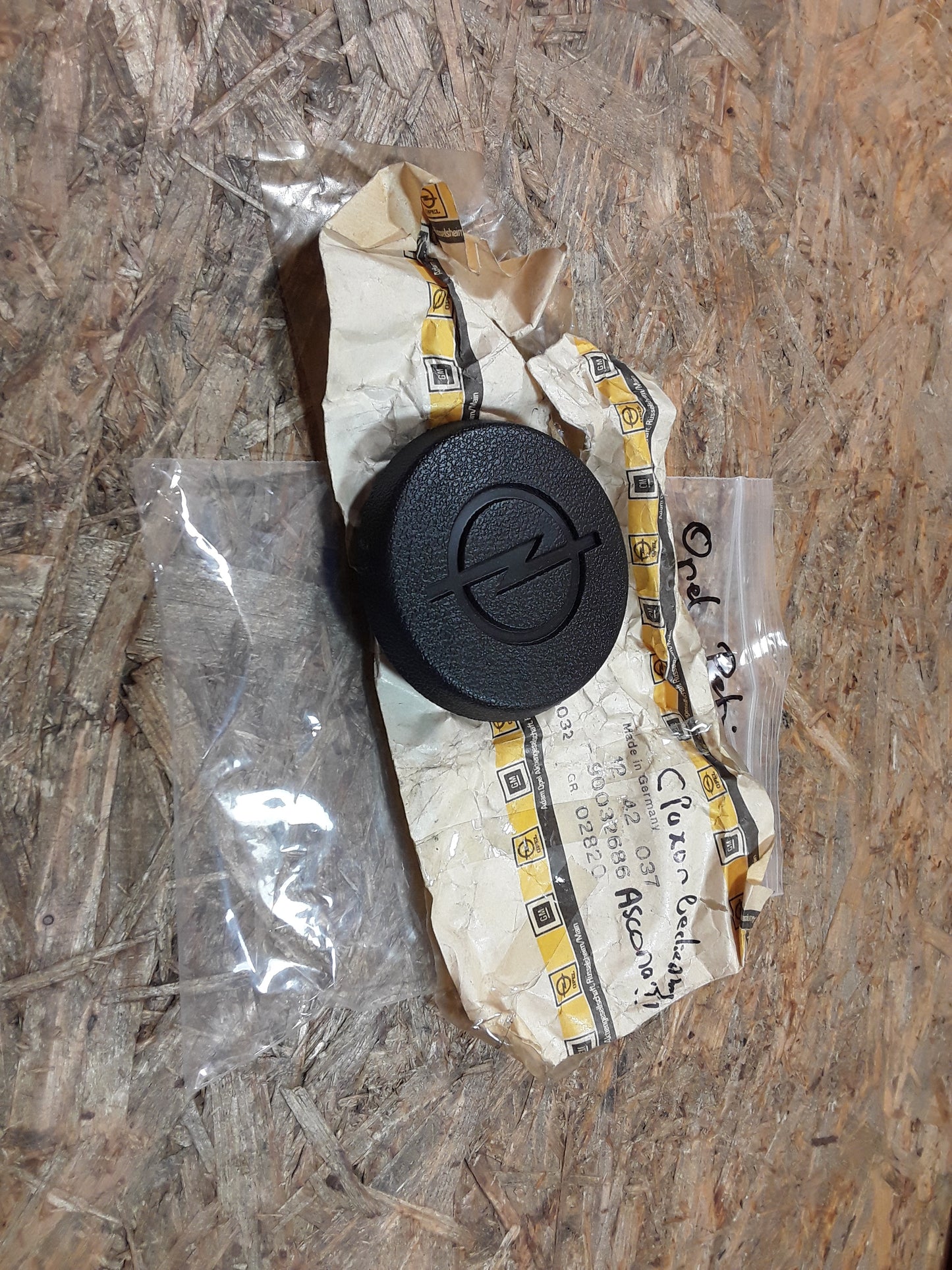 Ascona SR und Lenkrad Hupenknopf original GM Opel NEU