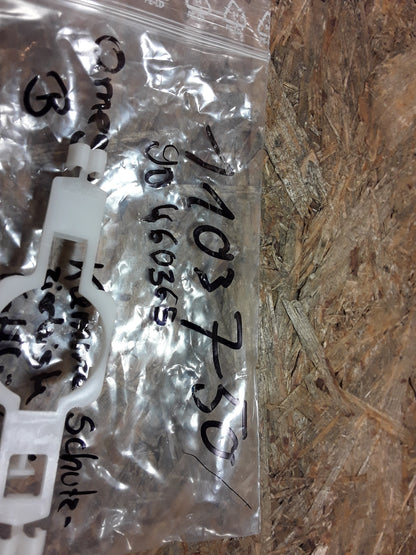 Omega B Klemme Schutzzierleiste an Kotflügel vorne original GM Opel NEU