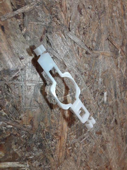 Omega B Klemme Schutzzierleiste an Kotflügel vorne original GM Opel NEU