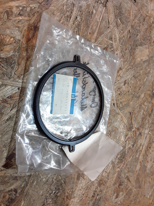 Omega B Abstandstück Kühlergitter original GM Opel NEU