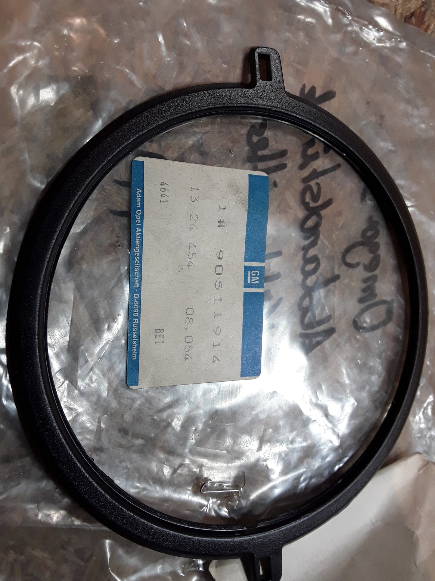 Omega B Abstandstück Kühlergitter original GM Opel NEU