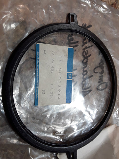 Omega B Abstandstück Kühlergitter original GM Opel NEU