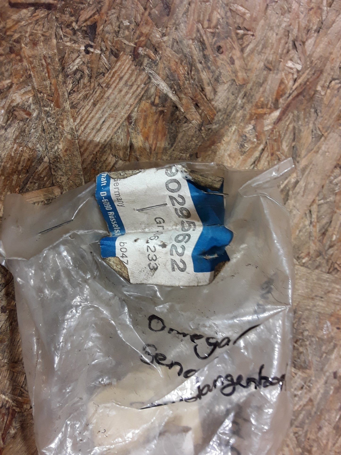 Omega Caravan Senator B Spurstangenkopf original GM Opel NEU