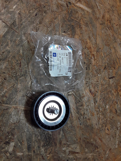 Astra J 1,7D Umlenkrolle Keilrippenriemen original GM Opel NEU