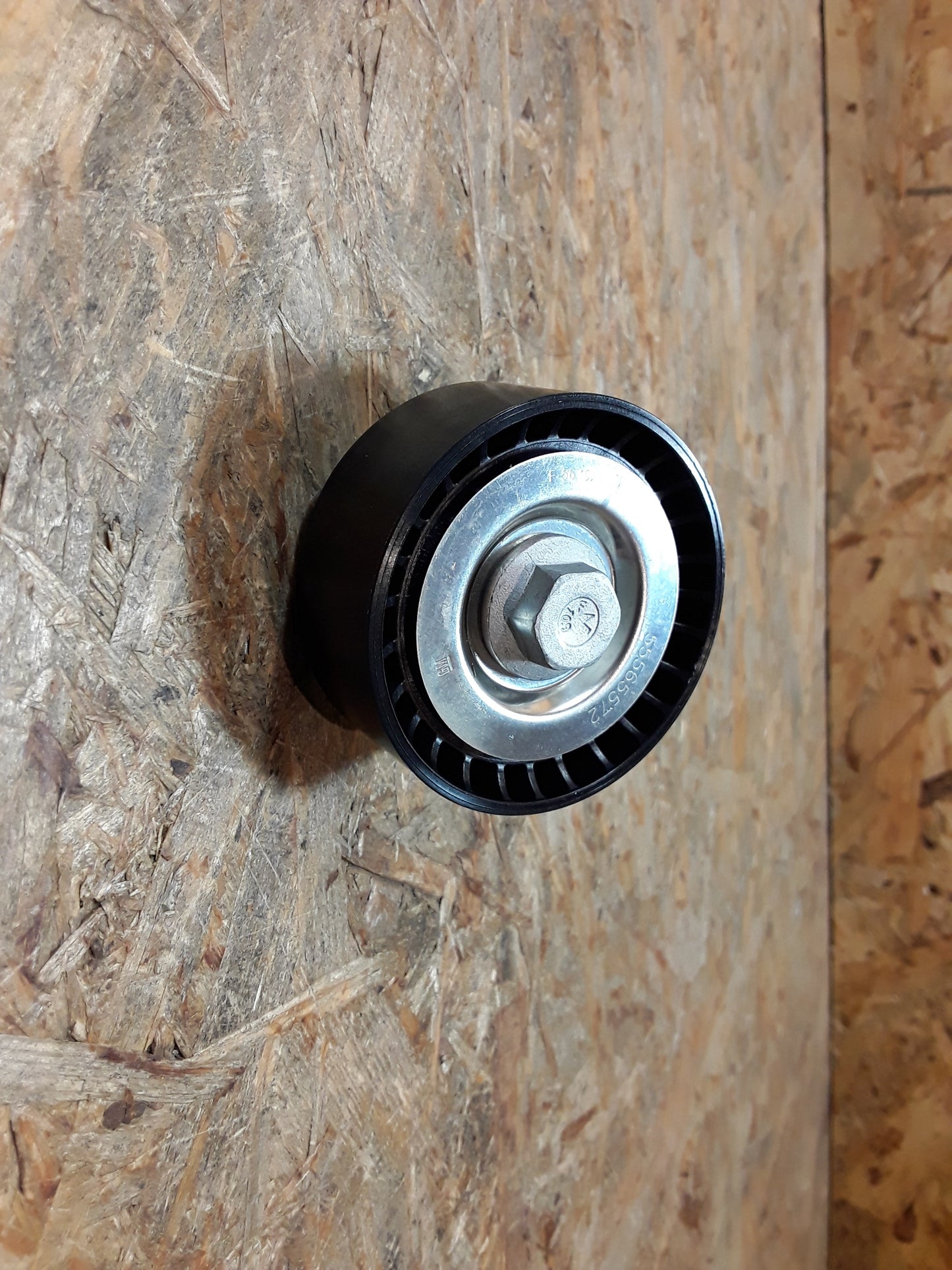 Astra J 1,7D Umlenkrolle Keilrippenriemen original GM Opel NEU