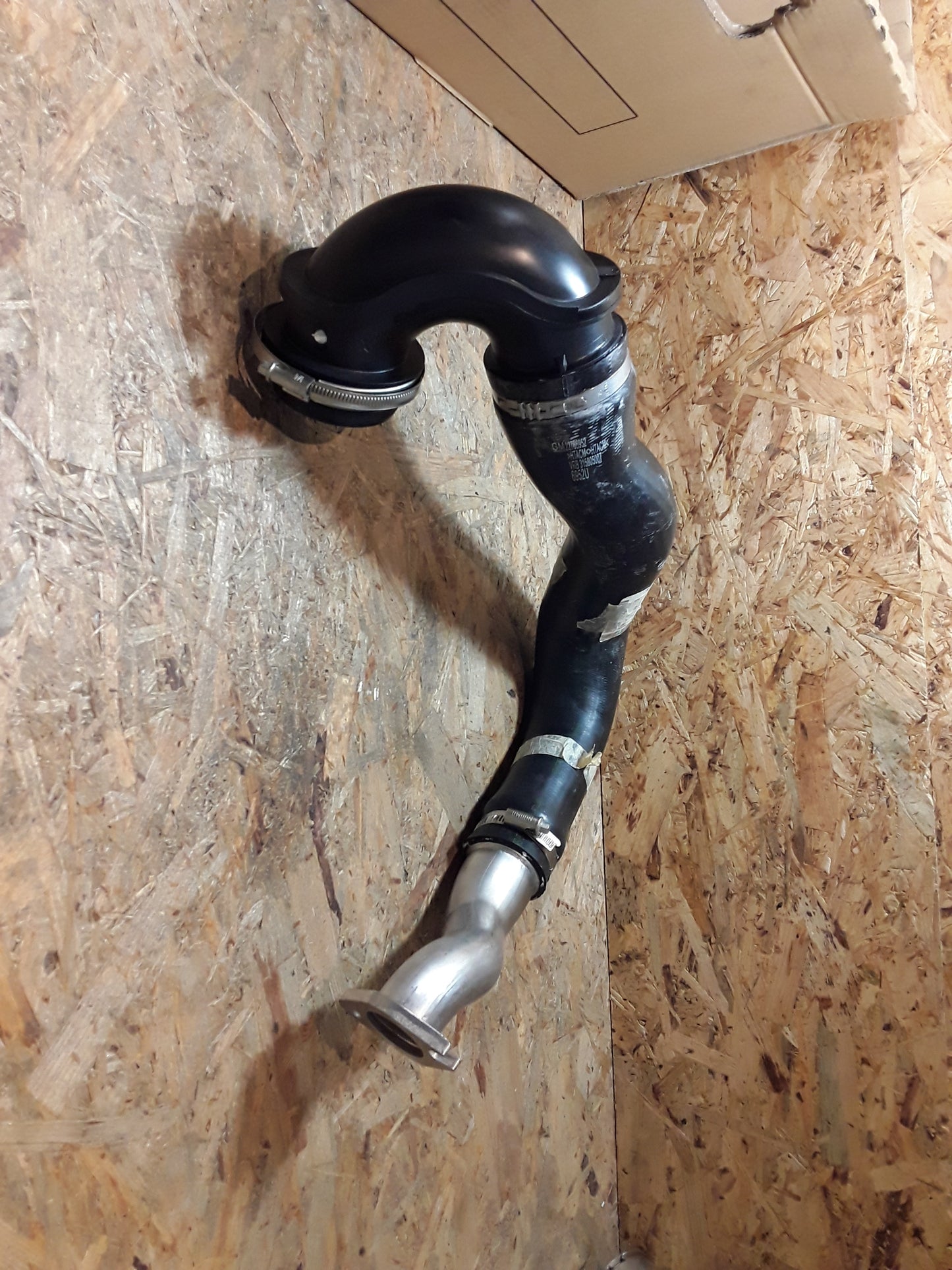 Insignia 2,0l CDTi Turbo Schlauch Ladelüfter original GM Opel NEU