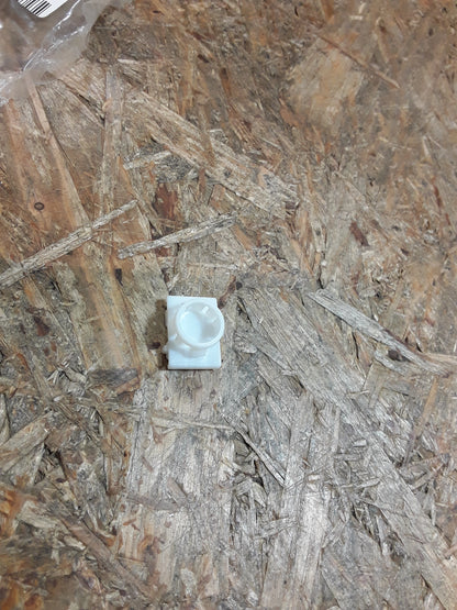 Omega B Klemme Clip an Schutzzierleiste original GM Opel NEU