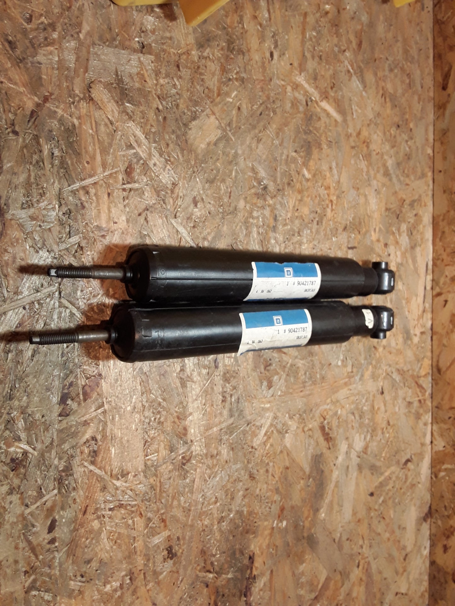 Omega A Satz Stoßdämpfer original GM Opel NEU