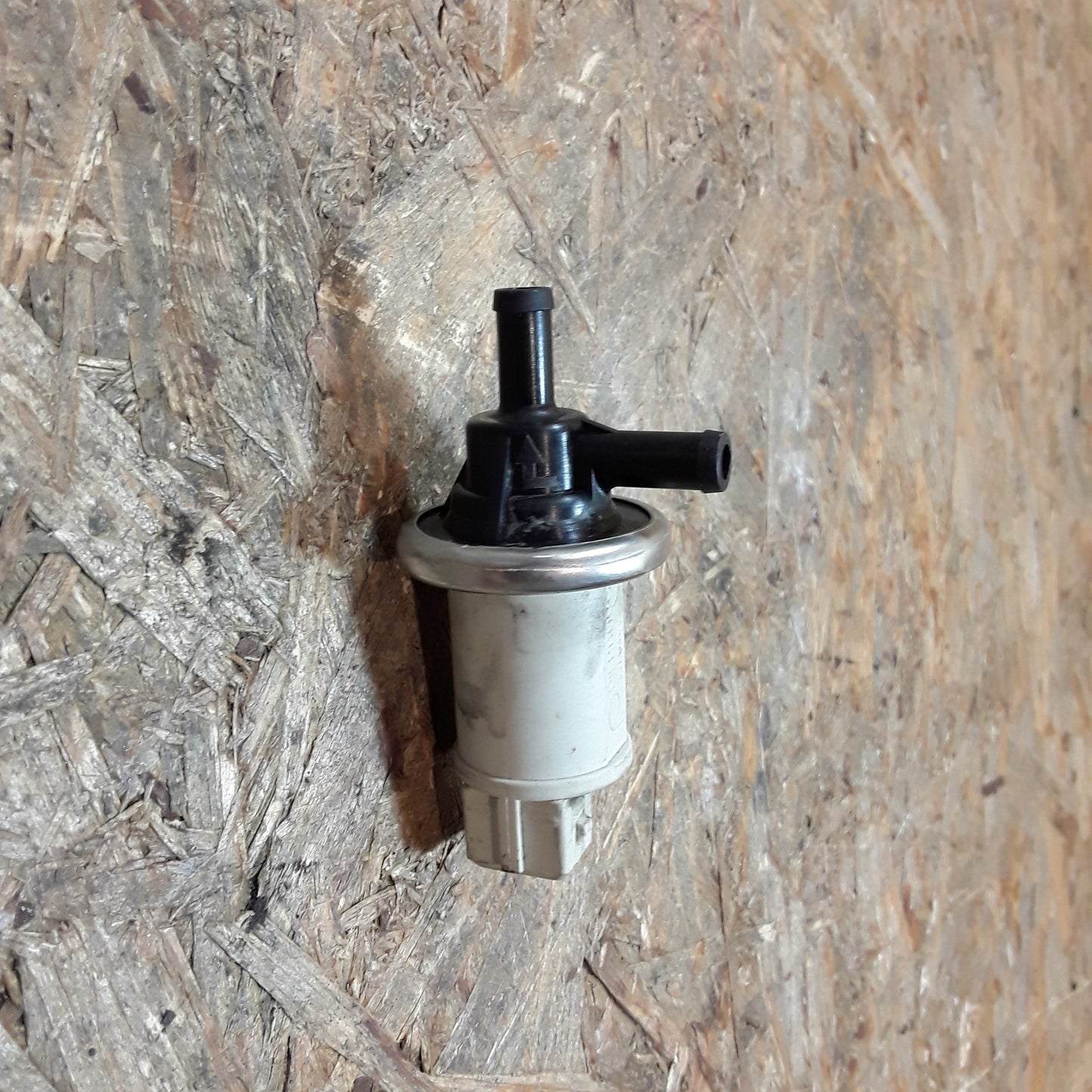 Audi 80 B4 Magnetventil Unterdruckventil original VW NEU