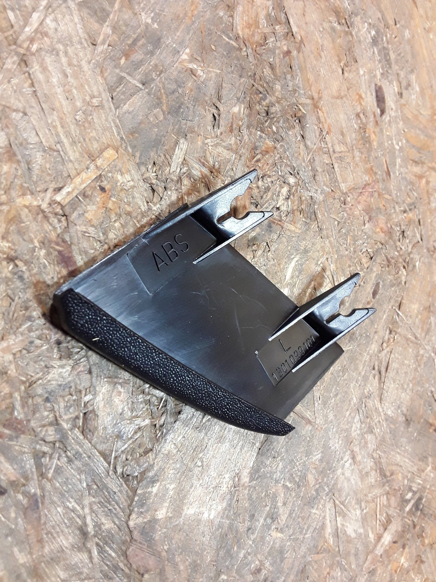 Omega A Blende links an Nebelscheinwerfer original GM Opel NEU