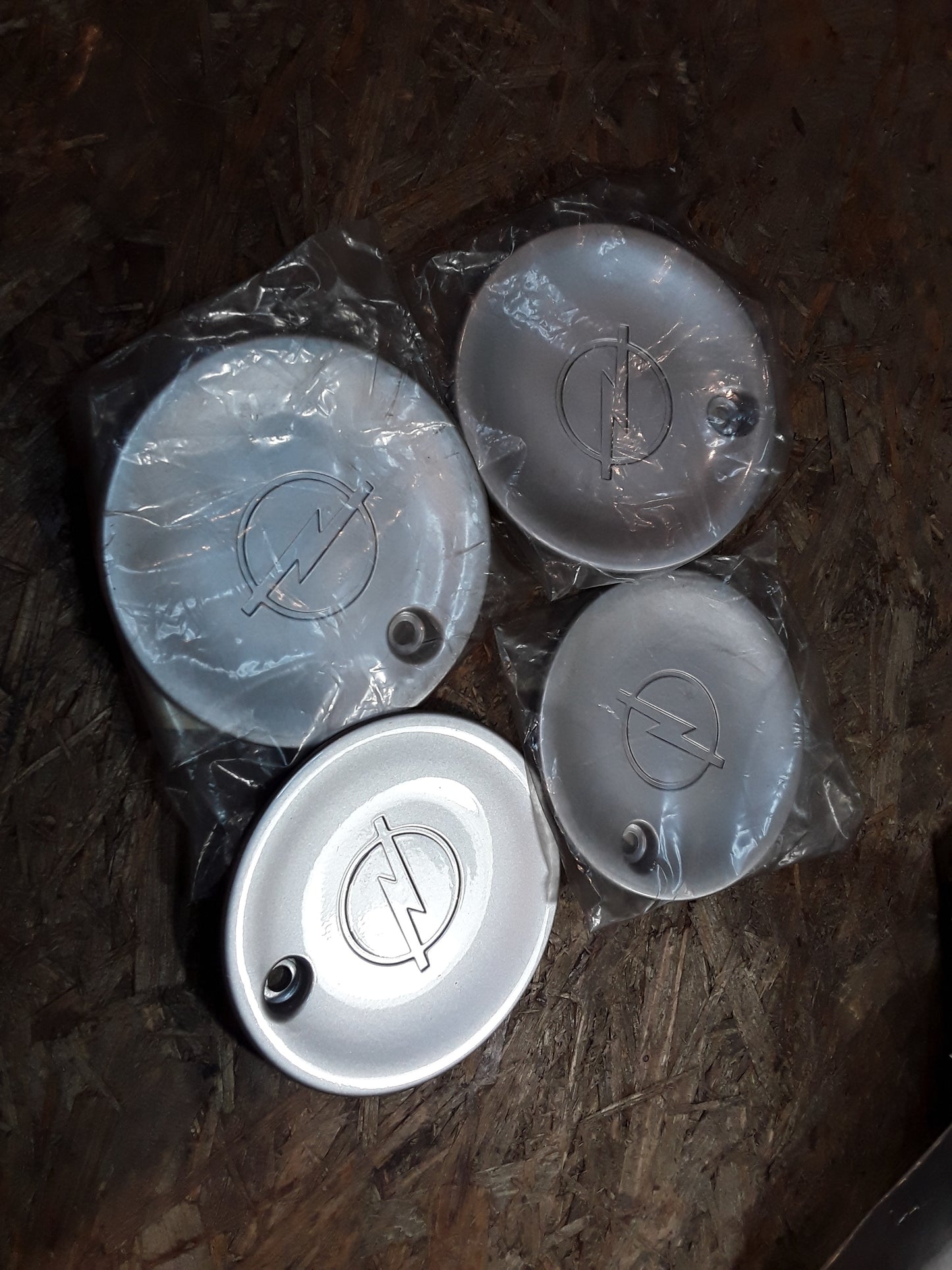 Corsa B Satz Nabendeckel Radkappe original GM Opel NEU