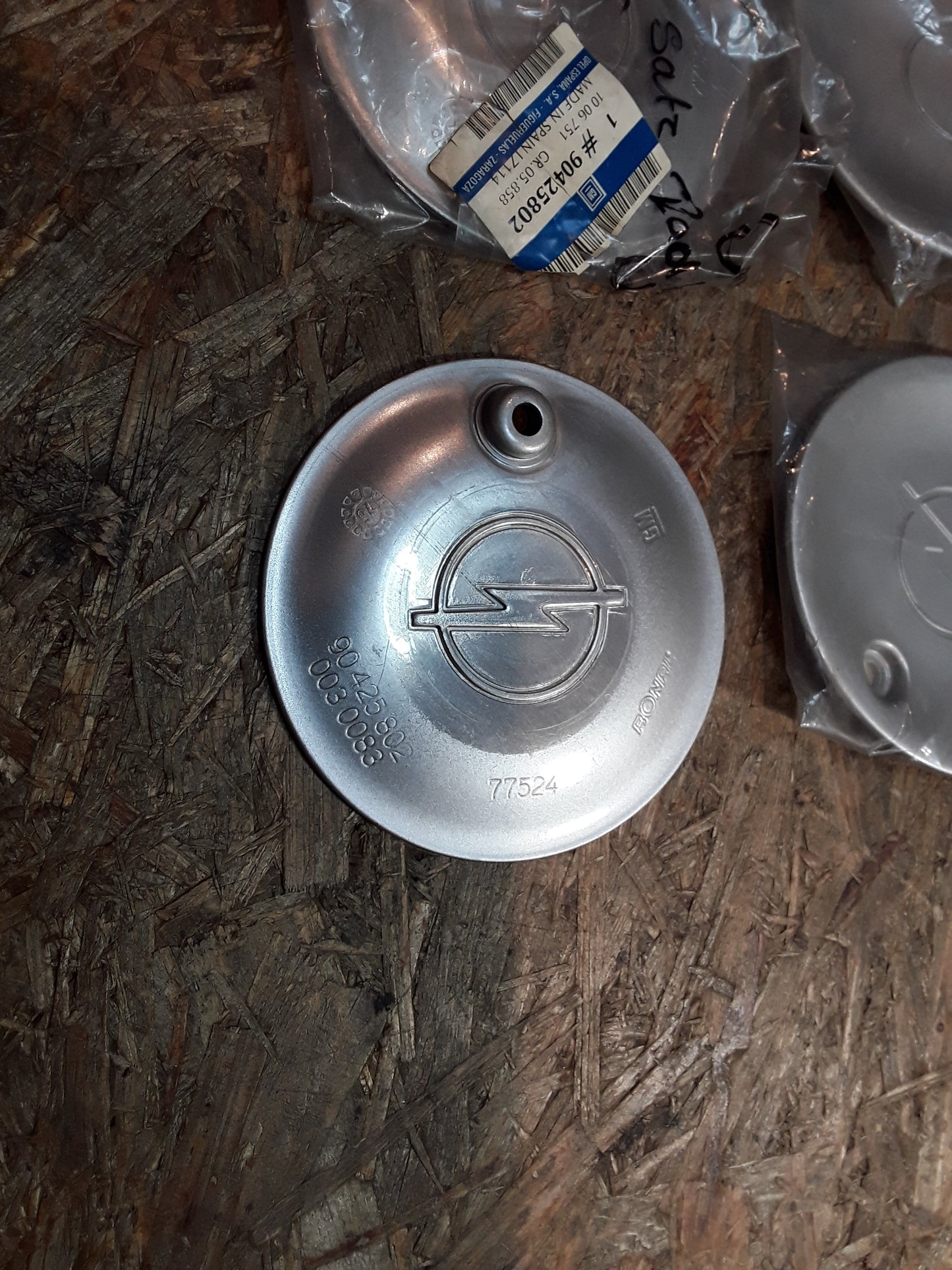 Corsa B Satz Nabendeckel Radkappe original GM Opel NEU
