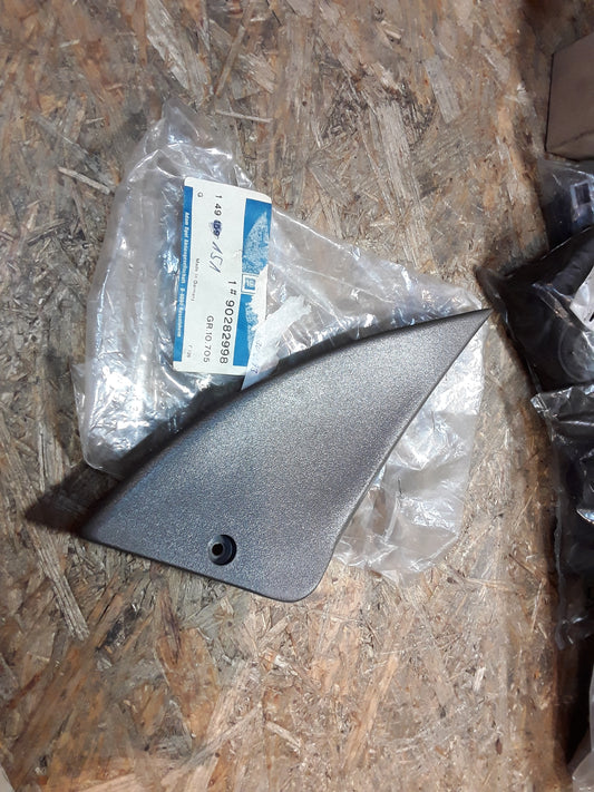 Omega A Senator B Einsatzecke rechts original GM Opel NEU