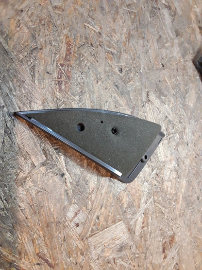 Omega A Einsatzecke rechts original GM Opel NEU