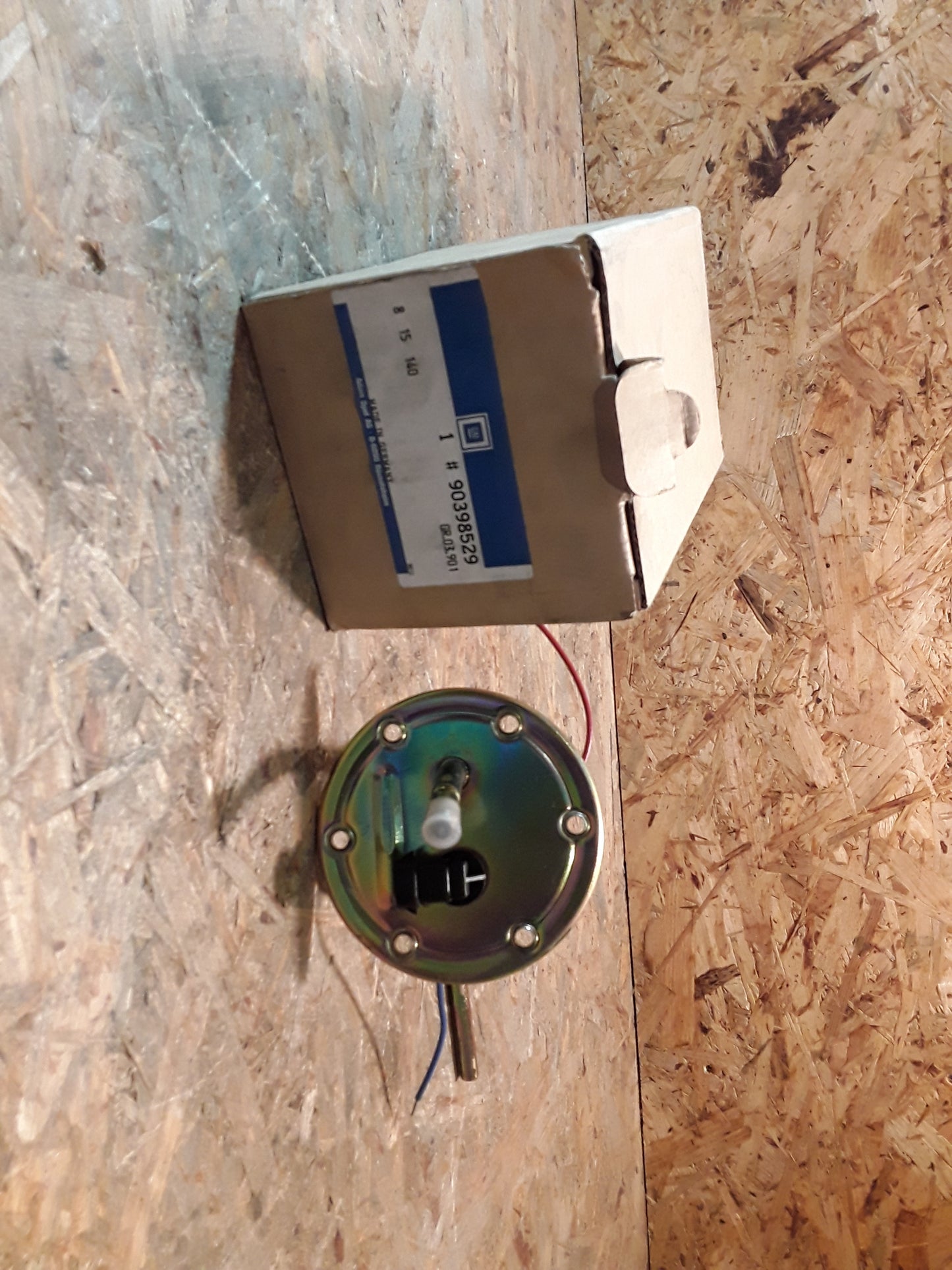 Kadett E Caravan Deckel Benzinpumpe mit Halter und Elektroanschluss original GM Opel NEU