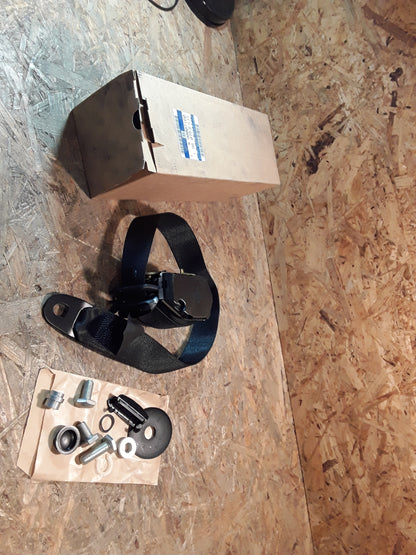 Kadett E Sicherheitsgurt vorne rechts original GM Opel NEU