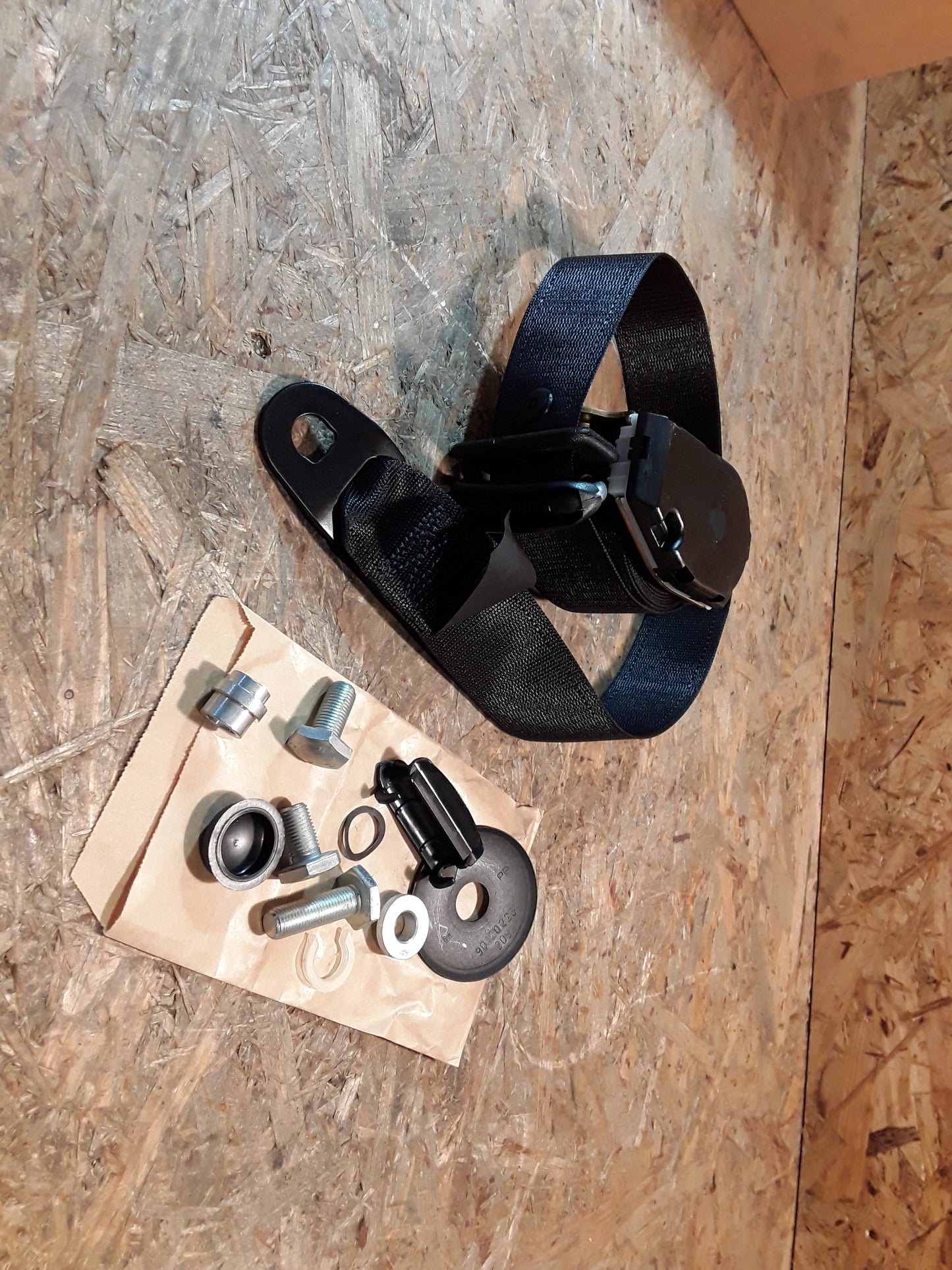 Kadett E Sicherheitsgurt vorne rechts original GM Opel NEU