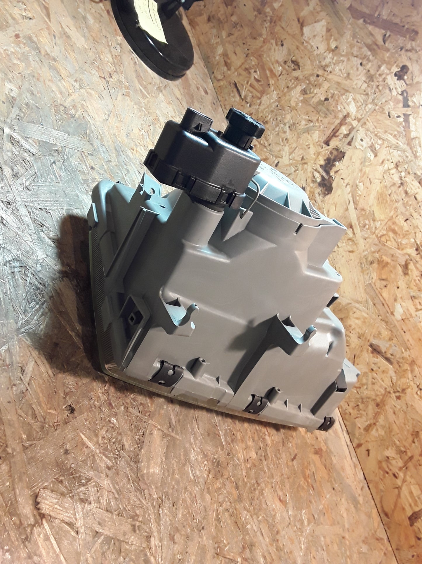 Omega A Scheinwerfer vorne links original GM Opel NEU